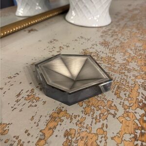 LAST CHANCE!!
EUC Kendra Scott Geometric Jewelry Dish - Silver and Gray